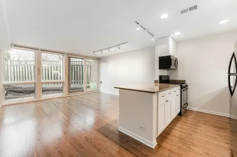 2122 North Lincoln Avenue Chicago IL 60614