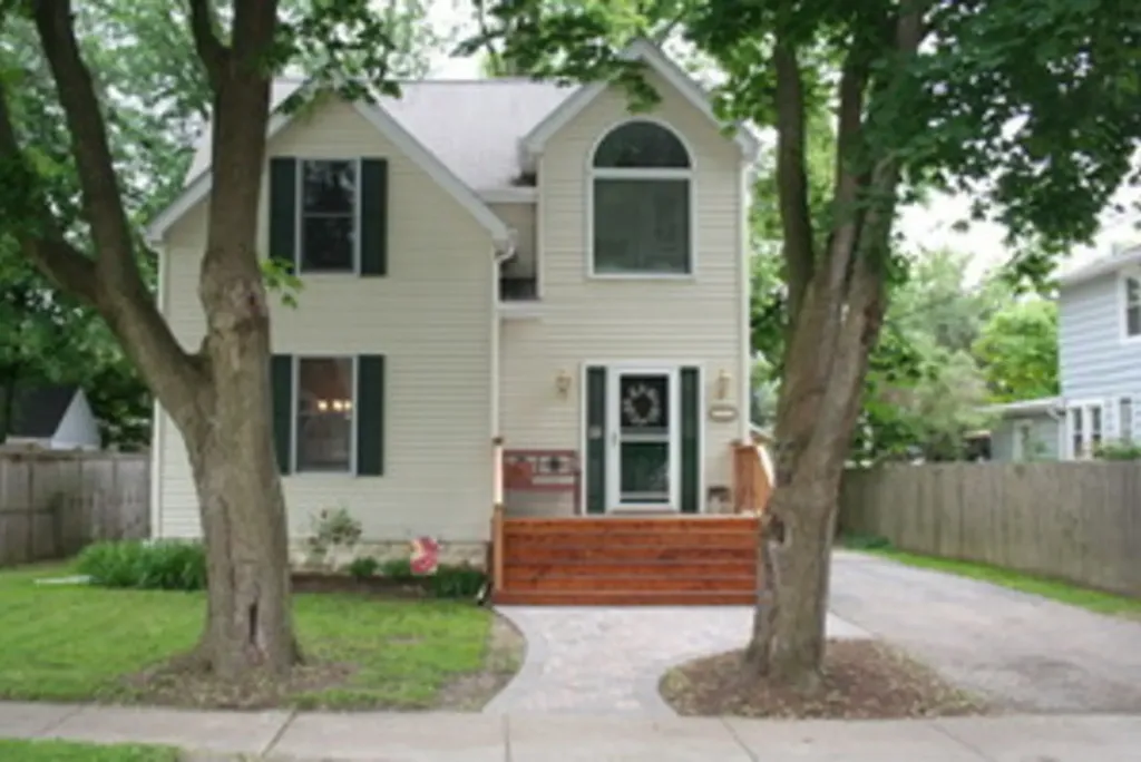 809 Jefferson Avenue St. Charles IL 60174
