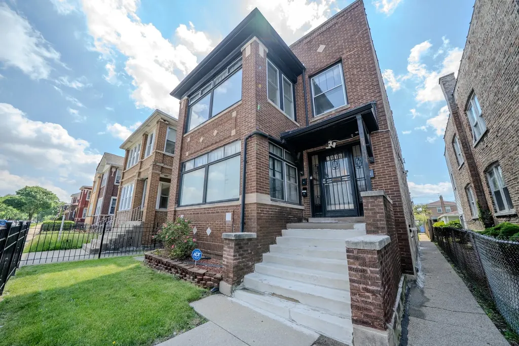 7916 South Throop Street Chicago IL 60620