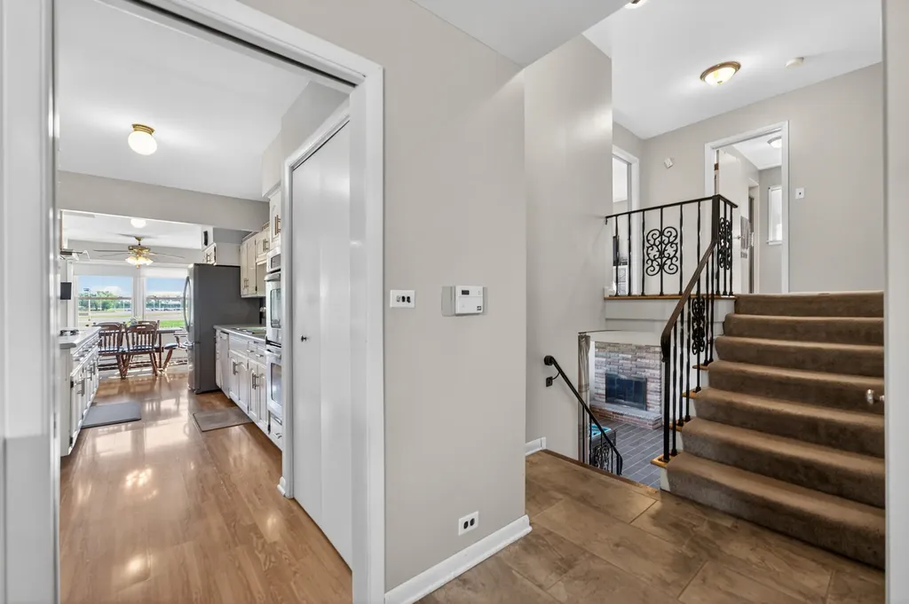 53 West Leslie Lane Villa Park IL 60181