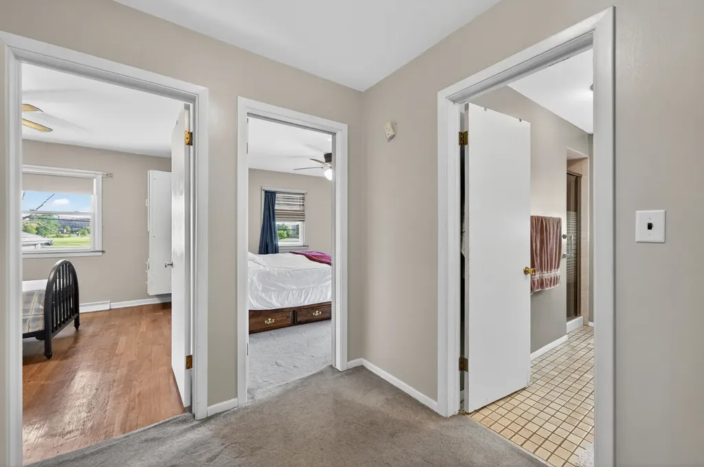 53 West Leslie Lane Villa Park IL 60181