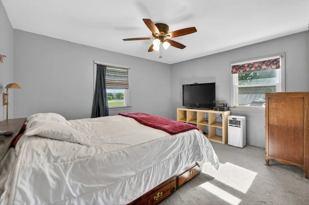 53 West Leslie Lane Villa Park IL 60181
