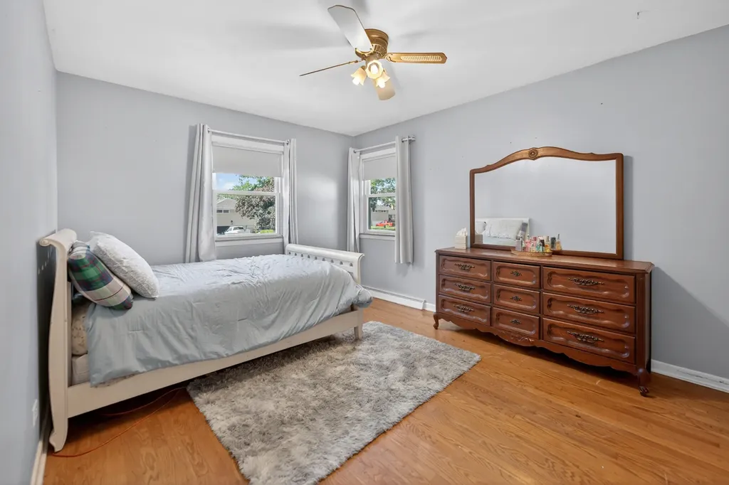 53 West Leslie Lane Villa Park IL 60181