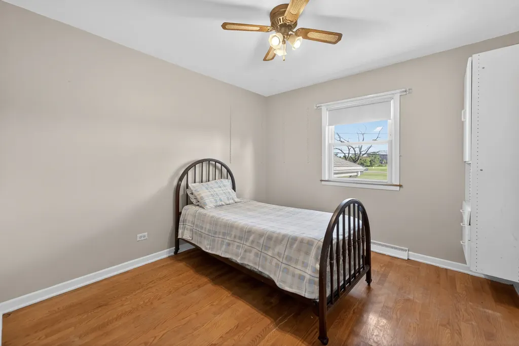 53 West Leslie Lane Villa Park IL 60181