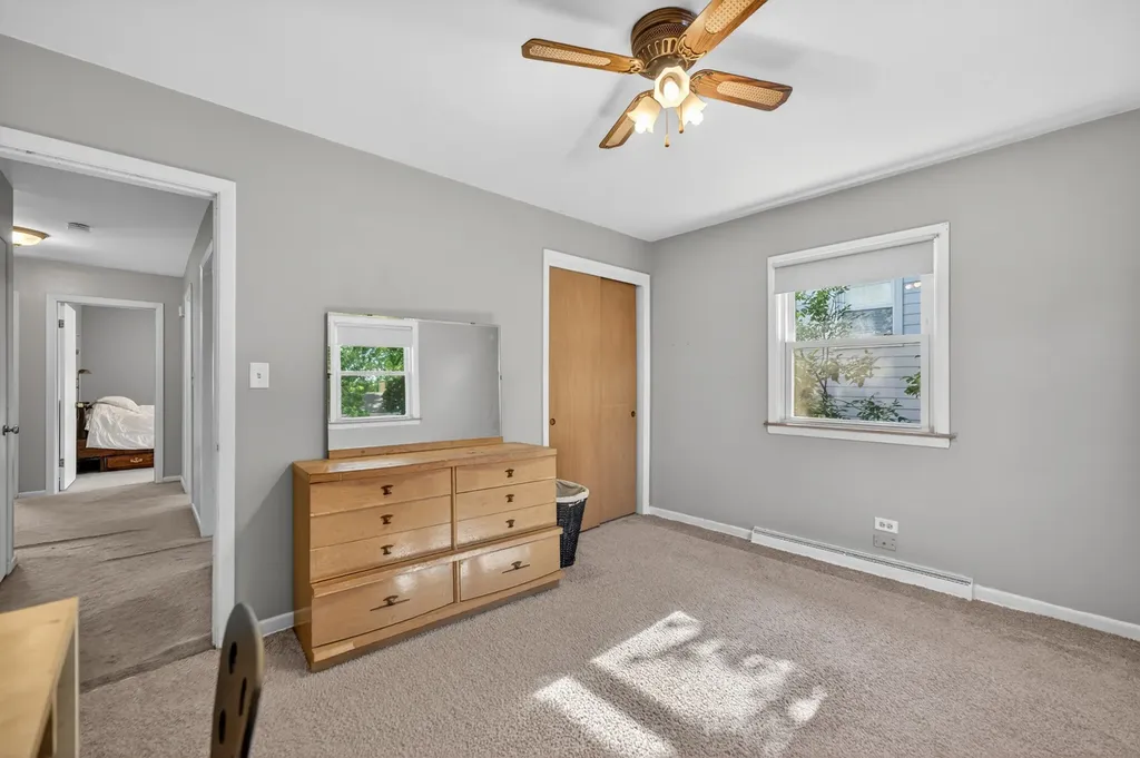 53 West Leslie Lane Villa Park IL 60181