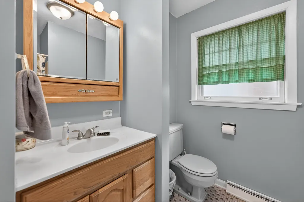 53 West Leslie Lane Villa Park IL 60181