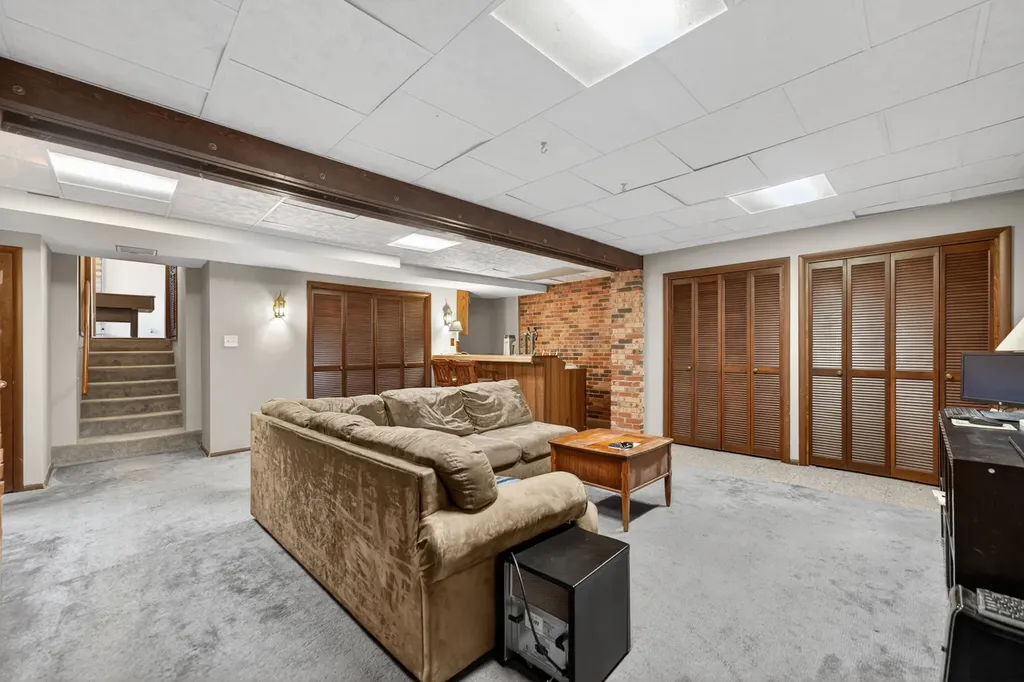 53 West Leslie Lane Villa Park IL 60181