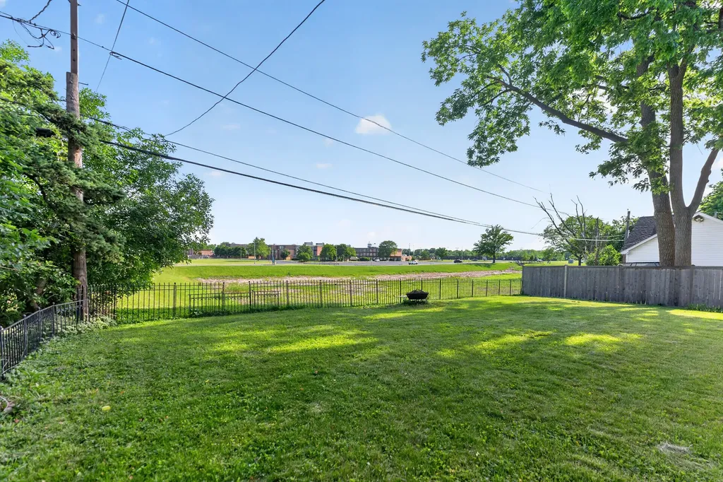 53 West Leslie Lane Villa Park IL 60181
