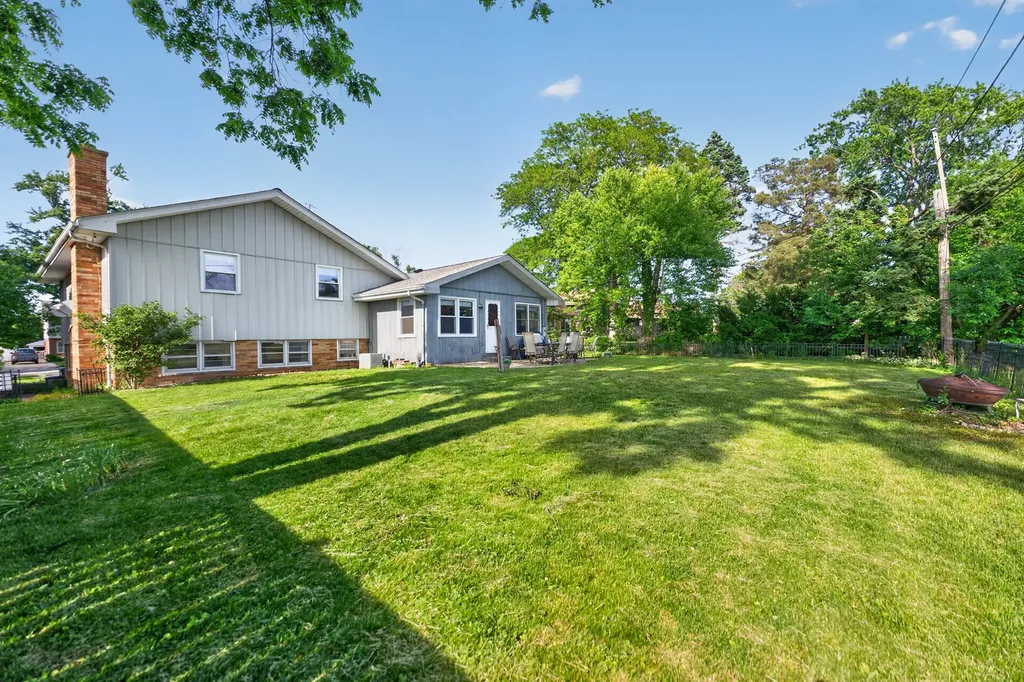 53 West Leslie Lane Villa Park IL 60181