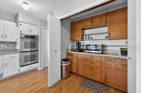 53 West Leslie Lane Villa Park IL 60181
