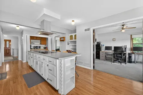 53 West Leslie Lane Villa Park IL 60181