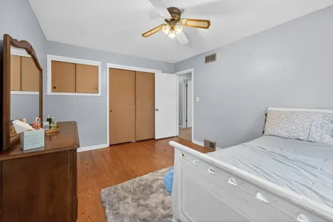 53 West Leslie Lane Villa Park IL 60181
