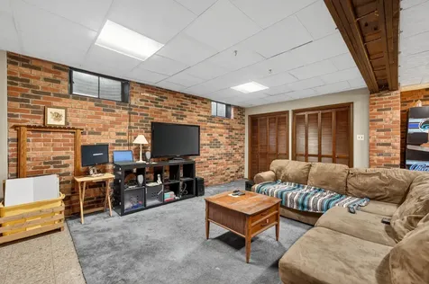 53 West Leslie Lane Villa Park IL 60181