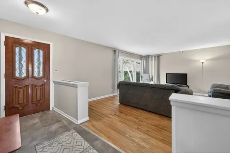 53 West Leslie Lane Villa Park IL 60181