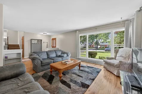 53 West Leslie Lane Villa Park IL 60181