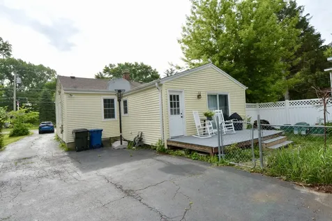 1028 West Drive South Elgin IL 60177