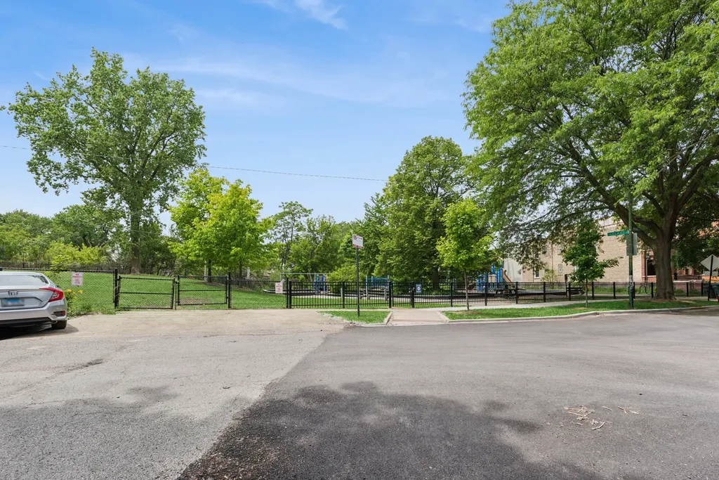 2712 West Leland Avenue Chicago IL 60625