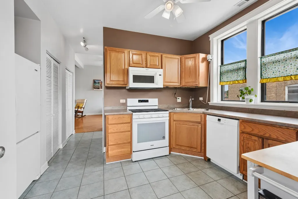 2712 West Leland Avenue Chicago IL 60625