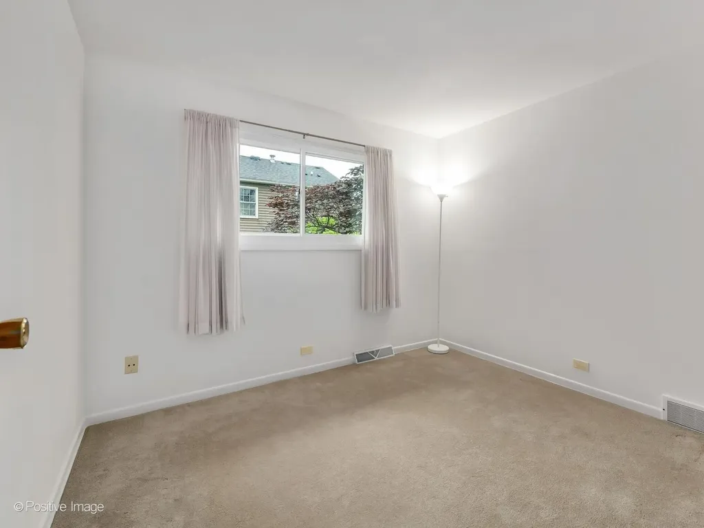 393 Grandview Avenue Glen Ellyn IL 60137