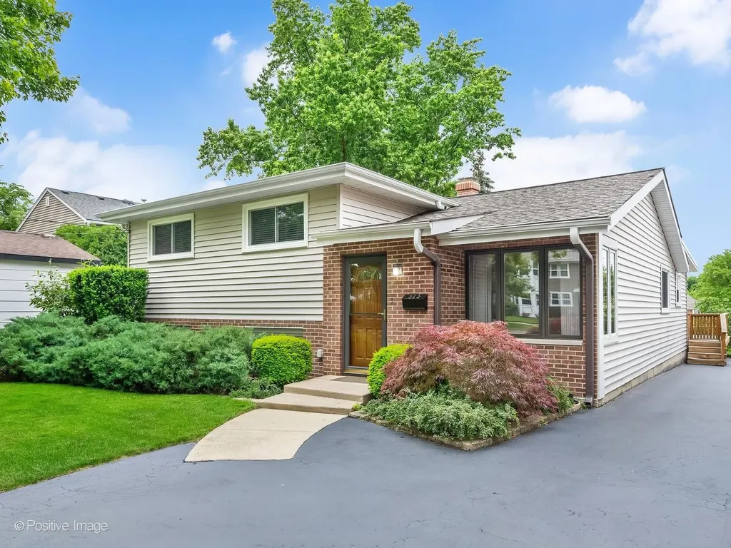 393 Grandview Avenue Glen Ellyn IL 60137