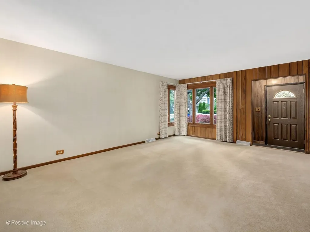 393 Grandview Avenue Glen Ellyn IL 60137