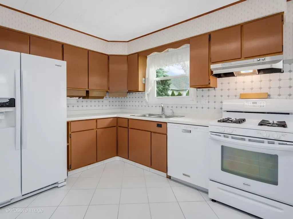 393 Grandview Avenue Glen Ellyn IL 60137