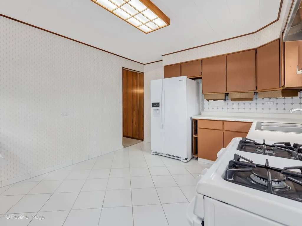 393 Grandview Avenue Glen Ellyn IL 60137