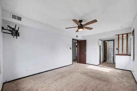 13615 Royal Court Crestwood IL 60418