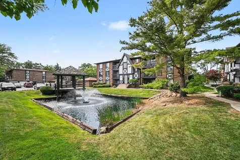 13615 Royal Court Crestwood IL 60418