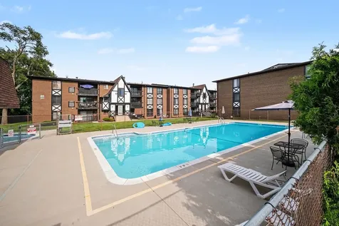 13615 Royal Court Crestwood IL 60418