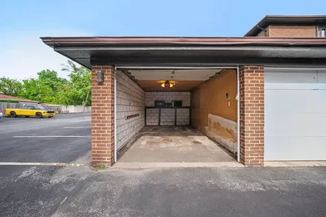 13615 Royal Court Crestwood IL 60418