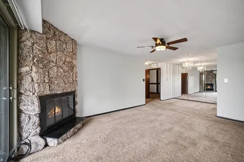 13615 Royal Court Crestwood IL 60418