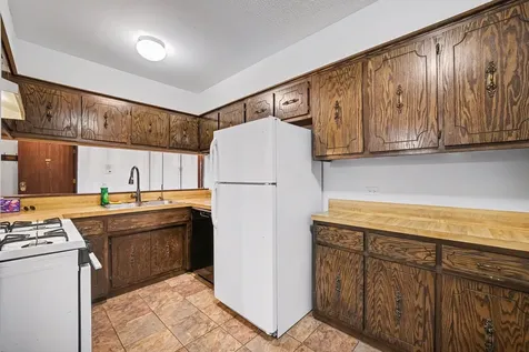13615 Royal Court Crestwood IL 60418