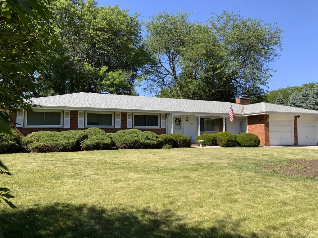 2271 Fitchome Street Aurora IL 60506