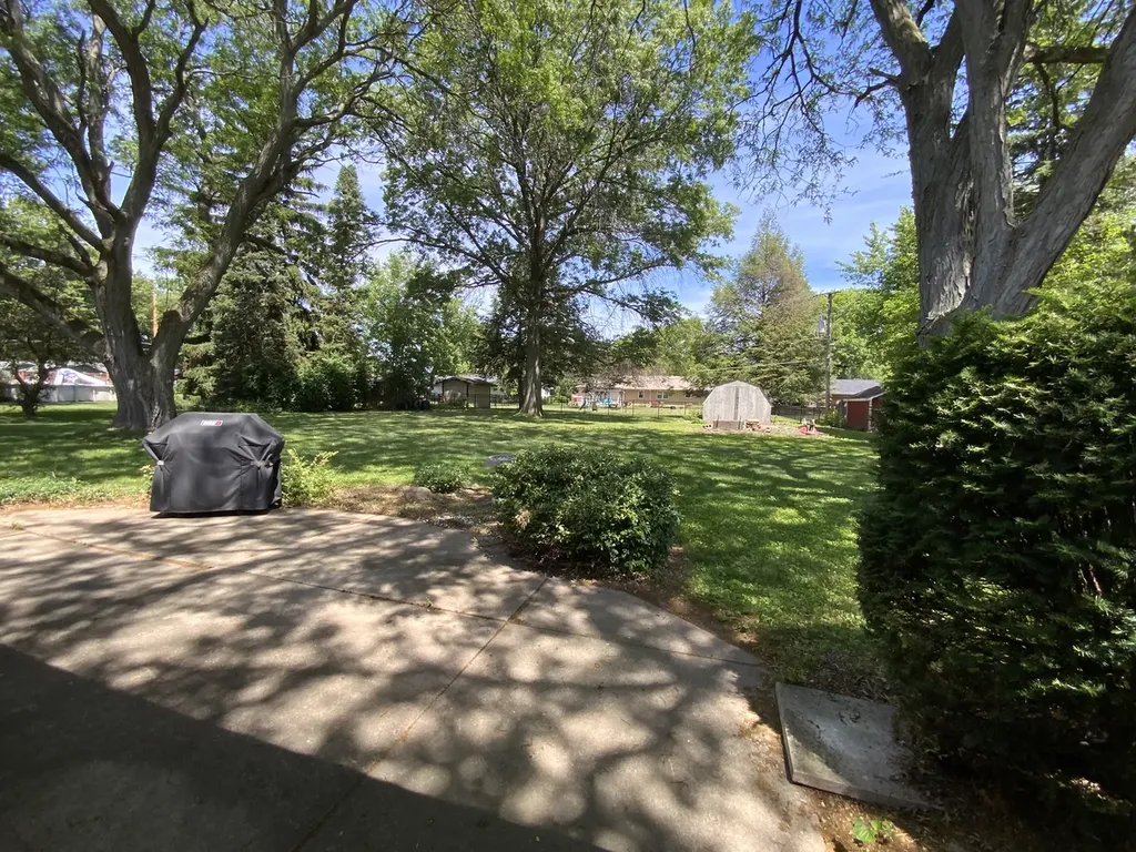 2271 Fitchome Street Aurora IL 60506