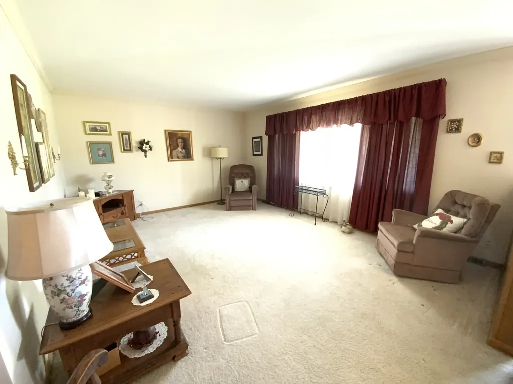 2271 Fitchome Street Aurora IL 60506