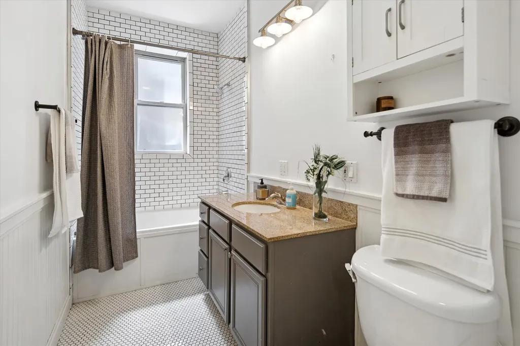 4350 North Albany Avenue Chicago IL 60618