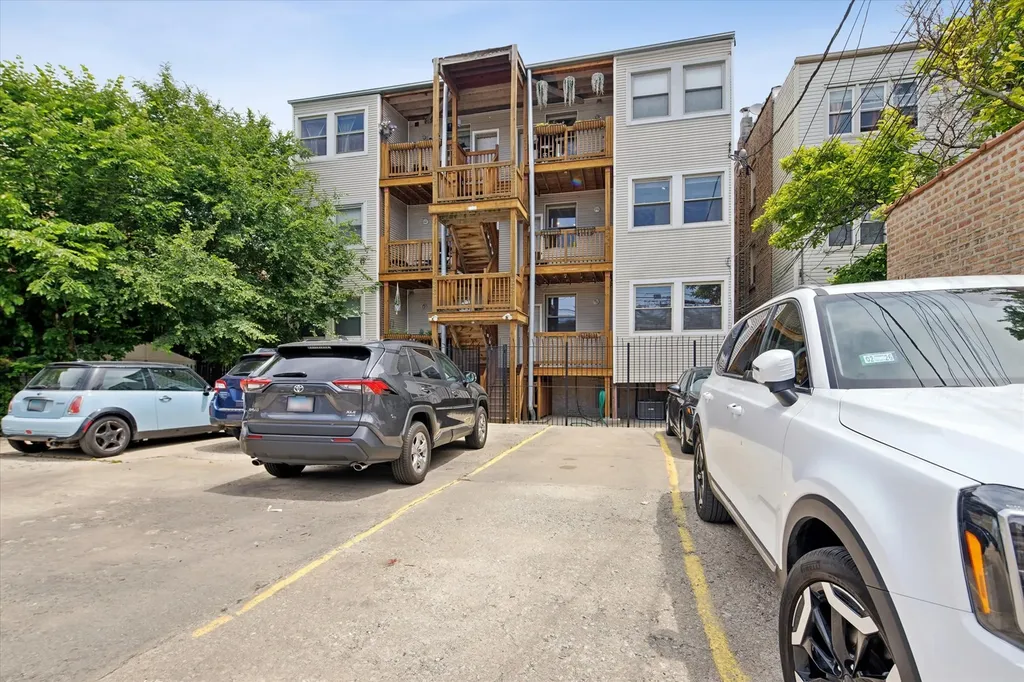 4350 North Albany Avenue Chicago IL 60618