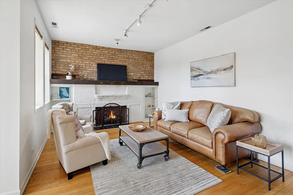 4350 North Albany Avenue Chicago IL 60618