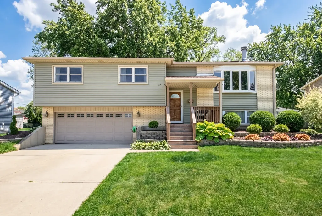 2413 Sioux Avenue Woodridge IL 60517