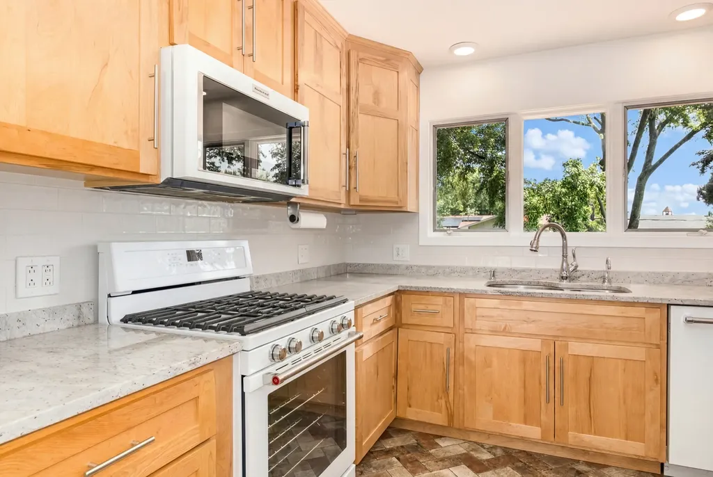 2413 Sioux Avenue Woodridge IL 60517