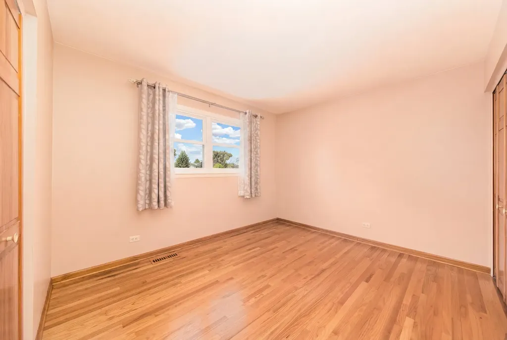 2413 Sioux Avenue Woodridge IL 60517