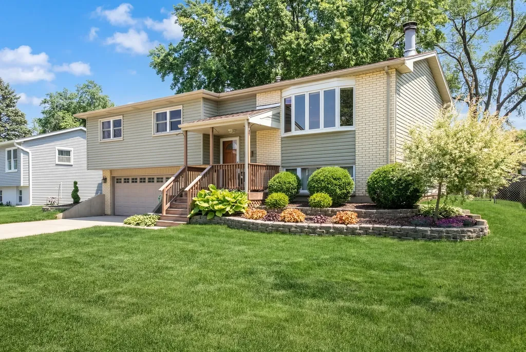 2413 Sioux Avenue Woodridge IL 60517