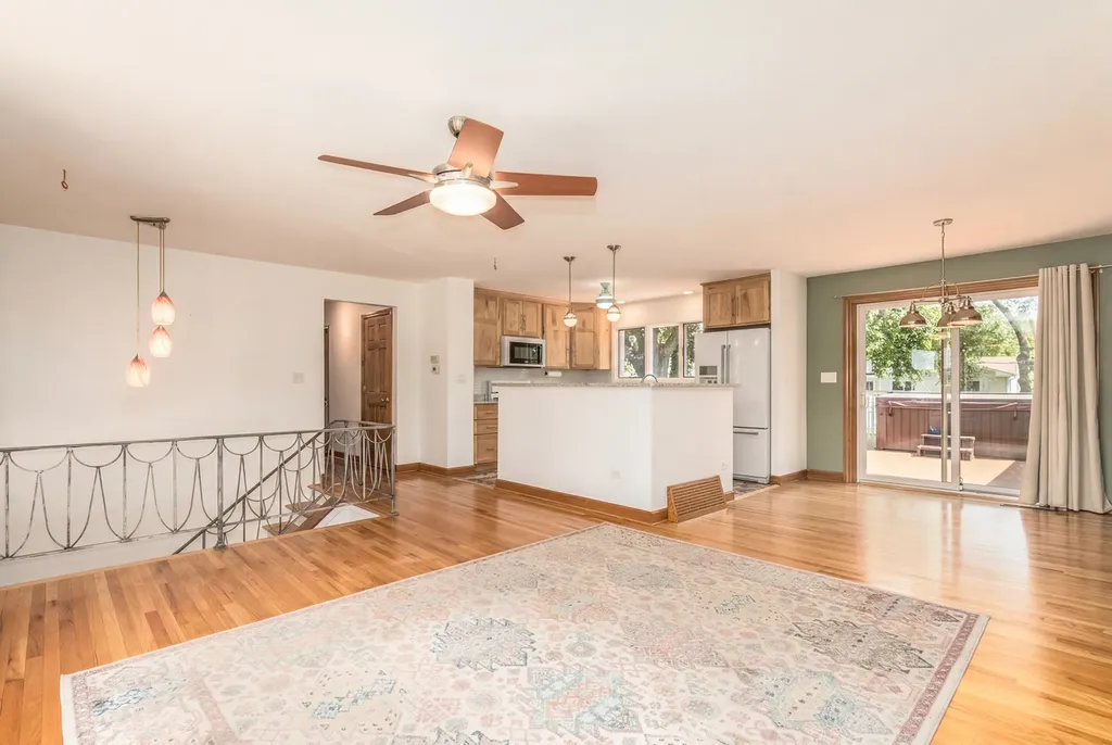 2413 Sioux Avenue Woodridge IL 60517