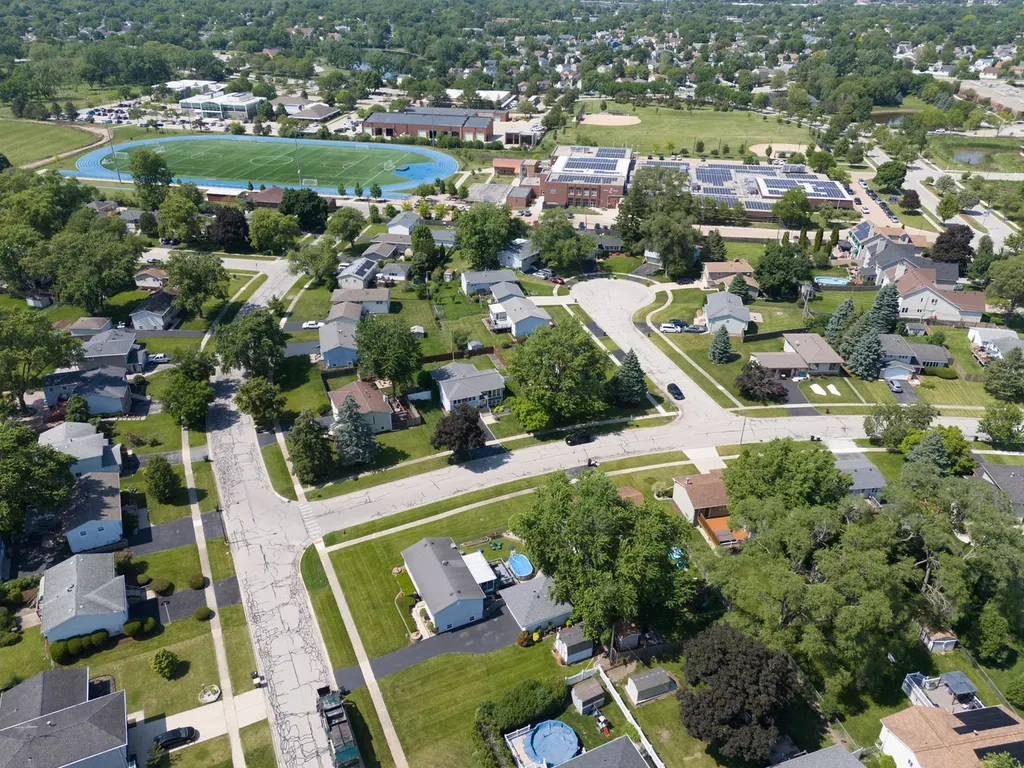 2413 Sioux Avenue Woodridge IL 60517