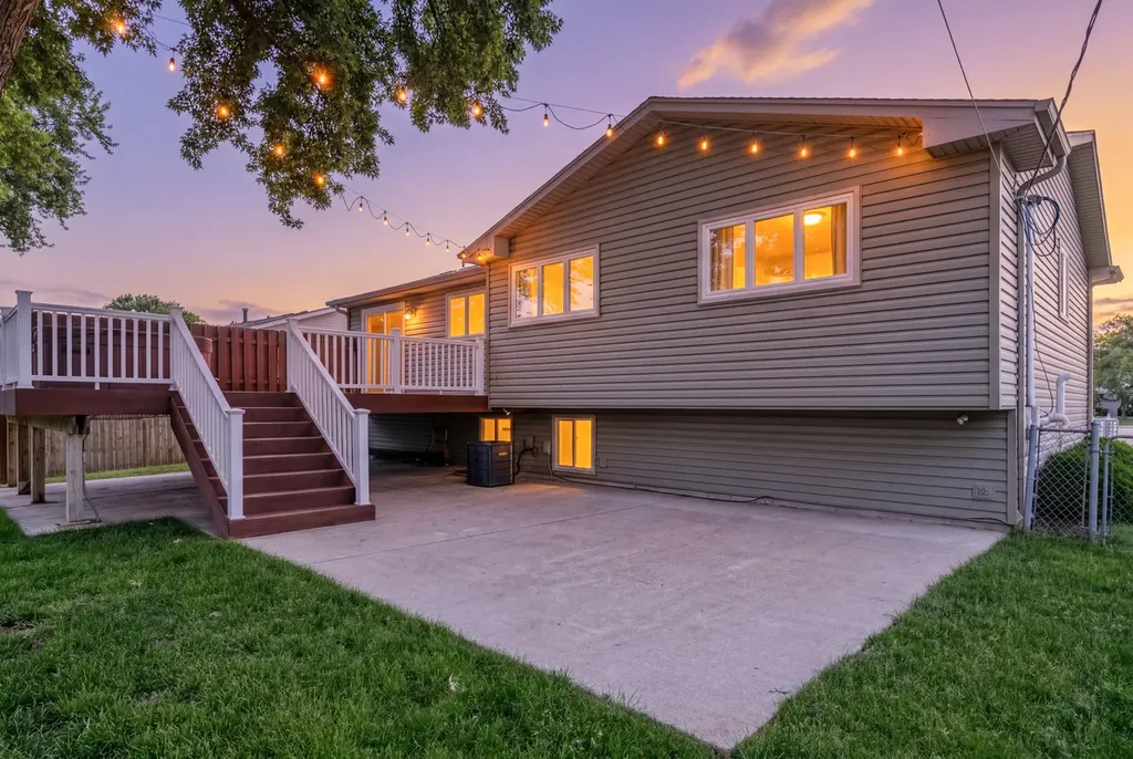 2413 Sioux Avenue Woodridge IL 60517