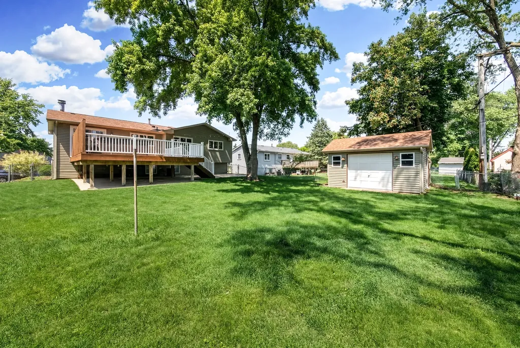 2413 Sioux Avenue Woodridge IL 60517