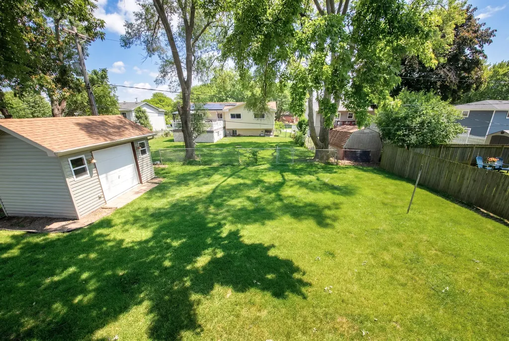 2413 Sioux Avenue Woodridge IL 60517
