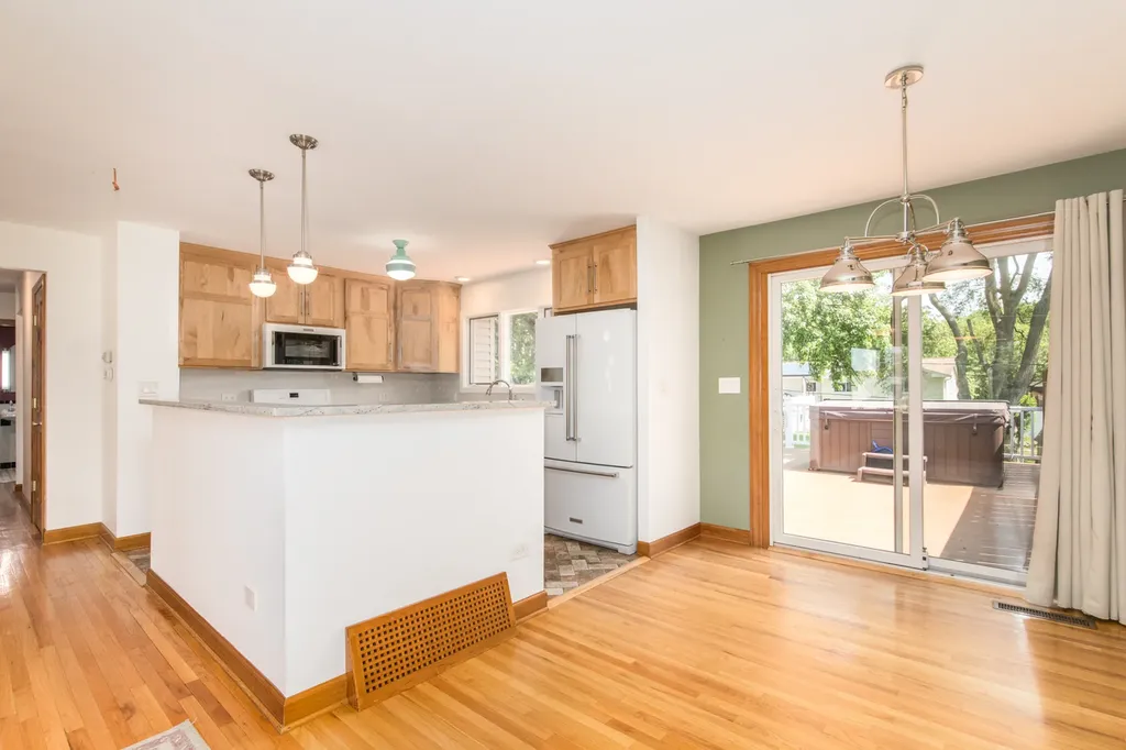 2413 Sioux Avenue Woodridge IL 60517
