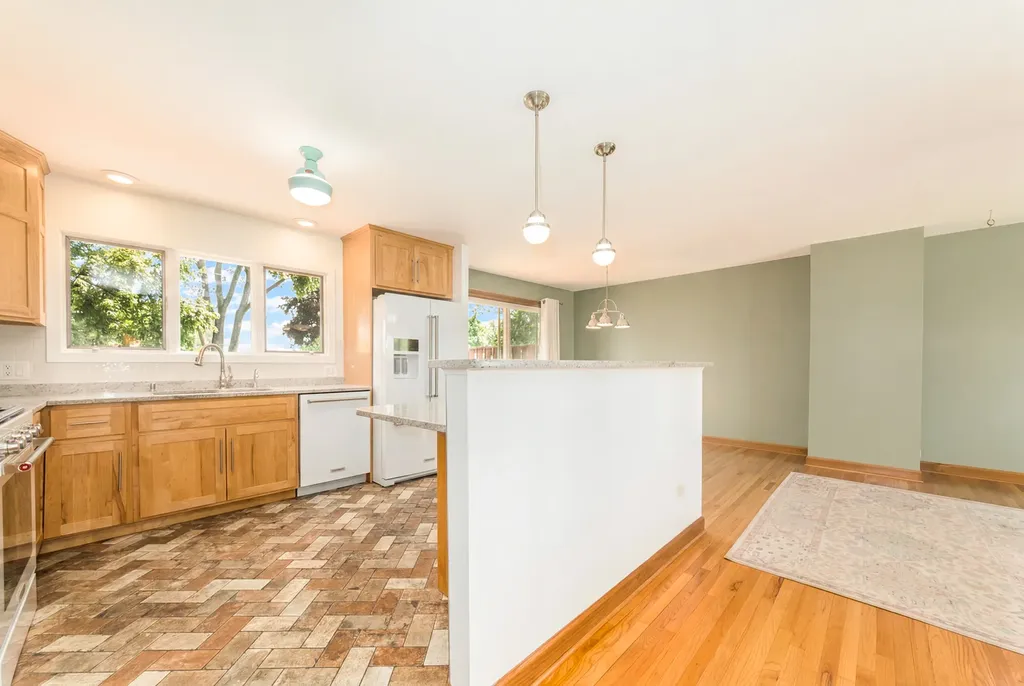 2413 Sioux Avenue Woodridge IL 60517